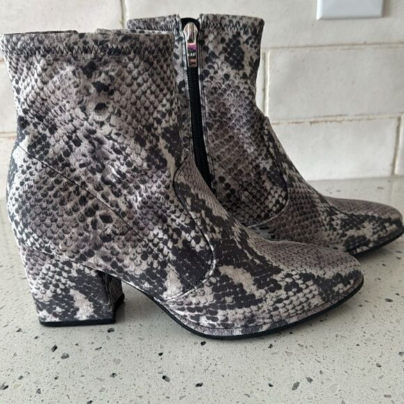 Marc Fisher Leave Women’s Textile Snake Print Ankle Boots Block Heel Zip Size 7M - Picture 12 of 12